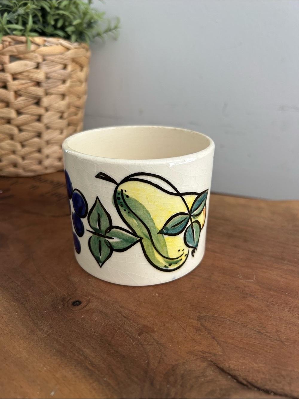 white ceramic Pot Staffel Limburg Dom-Keramik Grapevine 75 pottery